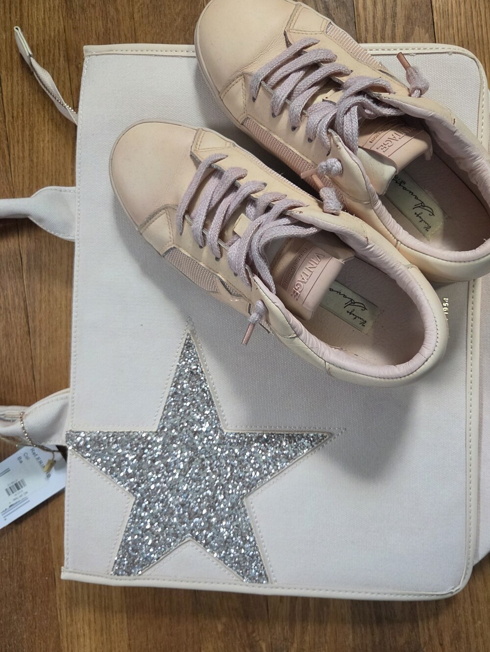 VINTAGE havana Women's peach Sneakers Size 8 with Glitter Star Tote